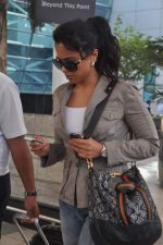 Sameera Reddy snapped at airport on 27th Feb 2012 (9).JPG
